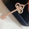 Alta versão de luxo designer t clássico amor colar chave colar para mulheres novo diamante completo girassol pingente coroa íris clavícula camisola corrente