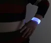 Decorazione del partito 1 pz LED luminoso incandescente polso caramelle Movimento colorato braccialetto bastoncini luminosi braccialetti Oggetti di scena di HalloweenParty9478494