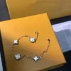 Designer halsband för kvinnor blomma armband diamantkedja mode smycken kvinnor grossist födelsedagspresent utsökt bröllop med låda