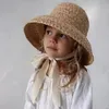 Casquettes Chapeaux tricotés à la main raphia rétro plat haut chapeaux de soleil enfant été voyage crème solaire vacances chapeau de paille avec long ruban en gros 231123