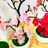 Flores decorativas 1pcs Simulação Plum Bonsai Plantas de seda artificial em vasos de inverno Flamoms vasos Decoração da sala de casas