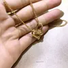 Tiffanylise klassische Halskette Schmuck Doppelring Hufeisenschnalle U-förmiges Kreuz für Frauen Version Diamant Schlüsselbeinkette Anhänger U7ix