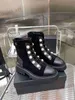 Designer dameslaarzen Zwart kalfsleer Nude Boots Hoge kwaliteit Martin-laarzen Zwarte Letter Rits Chelsea Laarzen Metalen Letters Platformlaarzen