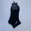 Designer Socks for Mens Socks Women Wysokiej jakości bawełniany klasyczny litera oddychająca czarna piłka nożna koszykówka sportowa skarpet hurtowe białe skarpetki