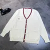 Gu Family herfstwinter Vneck blauw rood gestreept geborduurd embleem vest hoogwaardige trui gebreid shirt unisex jas