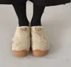 Scarpe Bucken per scarpe da donna in peluche mezza resistenza all'esterno suola spessa copertura totale peluche aggiunto inverno un pedale zoccoli di agnello