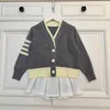 Luxury Designer Kids Tracksuits Girl Autumn Kirt Baby Clothes Storlek 100-160 Tröja Cardigan och veckad klänning nov25