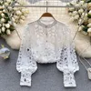 Kvinnor BLOUSES Women Spring Shirt French Temperament Vintage Light Luxury Lace Premium Round Neck Hollow Hook Flower Top D5666