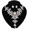 Collana di orecchini set di dichiarazione nuziale di lusso per le donne Accessori da sposa con ciondolo in cristallo color oro per feste