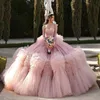 Abito stile Quinceanera con scollo a cuore rosa Abito da principessa con spalle scoperte Abito da ballo con perline Abito a strati dolce 16 Abiti da 15 anos