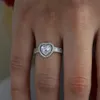 Fedi nuziali Anello nuziale di alta qualità in argento sterling 925 scintillante con zirconi cubici Cuore cz per le donne Regalo di San Valentino 231122