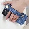 Luxus Leder Weben Muster Handgelenk Strap Halter Telefon Fall Für iPhone 15 11 12 13 14 Pro Max 14Plus weiche Halterung Stoßfest Abdeckung