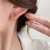 Backs Kolczyki Proste nieregularne klipy ucha serca dla kobiet dziewczęta bez zapierające się silikonowe studia koreańskie na imprezę prezenty biżuterii