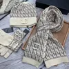 Sciarpa di design set cappello donna uomo inverno classico cappelli sciarpe guanti 3 pezzi set berretto lavorato a maglia cashmere lettera ricamo berretti sciarpe Regalo di alta qualità