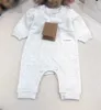 Brand Toddler Jumpsuits Dekoracja kieszeni na klatkę piersiową nowo narodzone ubrania dla dzieci Rozmiar 66-90 tylnego logo nadruku dla niemowląt Bodysuit Nov25