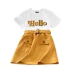 Set di abbigliamento per bambina con stampa di lettere a maniche corte e gonna con cintura Set in due pezzi Boutique per bambini Abbigliamento all'ingrosso per ragazze