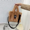 Bolsos de noche Bolso de mano de piel sintética de lujo para mujer, bandolera de hombro de felpa peluda para mujer, bolsos de diseño suave, bolsos cálidos Sac 231123