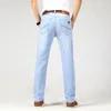 Jeans para hombres Marca Jeans delgados para hombres Estilo de verano Casual de negocios Slim Fit Pantalones elásticos de estilo clásico Pantalones azul cielo Tamaño masculino 40 231122