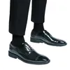 Designer de luxe Pointu Or Noir Brogue Oxford Chaussures En Cuir Pour Hommes Robe De Bal De Mariage Formelle Homecoming Zapatos Hombre