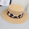 Hüte mit breiter Krempe, FS, Koreanisch, elegant, flaches Stroh, Jazz-Sonnenkappen für Frauen, Damen, Geometrie, Band, Mode, Urlaub, Strandhut, Sommer-Fedora