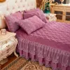 Jupe de lit de luxe épais en peluche matelassé couvre-lits couleur unie reine roi taille princesse cristal velours dentelle jupe de lit non inclus taie d'oreiller 230424