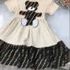 23SS Princess Dressings Детская дизайнерская одежда для девочек платье логотип лента круглый шея медведь вышивая эластичная талия сплассив