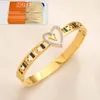 Boutique Bangle Designer Luxury Love Jewelry 18K Gold Plated Women Charm Diamond Bangle Romantic Style Womens Gift Armband med Box