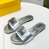 2024 Cutout Flat Sandals tofflor Slides Flat Heels Square Open-Toe Flattie Women's Luxury Designers Signature Läder Outrula Pretty Casual Shoes Factory Factorwear