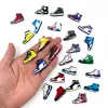 1 Stück Sneakers Croces Charms Jibz Kinderzubehör DIY Fit Clogs PVC Coole Basketballschuhdekorationen Schnalle Erwachsene Jungen Weihnachtsgeschenke