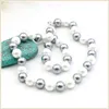 Catene 10mm 2 colori Bianco Grigio Conchiglia rotonda Collana di perle Gioielli di moda Creazione di perline di design Cravatte fatte a mano da donna Ornamenti per ragazze