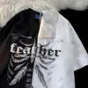 T-shirts voor heren Europese en Amerikaanse korte mouwen T-shirt Men en vrouwen Zomerpoortstijl Letter Feather Print Fashion Lossliefhebbers Top Y2K Z0424