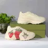 Herren Damen Klassische Designer Freizeitschuhe Vintage Plattform Druck Mehrfarbige Brief Trainer Sneakers Chaussures Strawberry Outdoor Sport Old Trainers