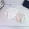 23ss zestawy dla dzieci dzieci markowe ubrania zestaw dla dzieci chłopiec wokół szyi czysta bawełna litery logo buty drukuj koszulka z krótkim rękawem gradient kolorów tęczy szorty garnitur ubranka dla dzieci