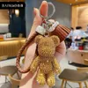 Keychains mignon diamant pavillon ours ours clés de trèfle couple couple de fille décoration petite voiture pendante clés anneau étudiant sac llavero gifkekkains