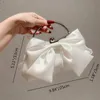 Sacs de soirée Blanc Satin Bow Fairy Embrayage Poignée en métal Sacs à main pour femmes Fête de mariage Embrayages de mariée Sac à main Chaîne Sac à bandoulière 231123