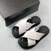 Luxury Comfort Women Bread Sandals tofflor Cross Stems Print Platform Sandaler gummi mjuk tjock sula sommarstrand lätt att slänga stil tofflor