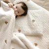 담요는 아기 출생 침대 침대 침구 플란넬 따뜻한 스와들의 봉투 유모차 랩 베베 231124