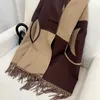 Designer-Schal für Damen und Herren, weiches und warmes Garn, wunderschön verarbeitet in zwei Farben auf beiden Seiten, große Pashmina-Motive, Größe 65 x 180 cm