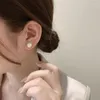 Orecchini posteriori Clip per orecchio di perle magnetiche per le donne Design di lusso indossabile senza gioielli che assorbono il ferro per le orecchie Accessori di tendenza della Corea