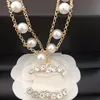 Luxury Style Diamond Pearl Neckor Designer Varumärkesbrev Pendant Halsband Julkärleksgåva smycken med låda kvinnor nya kärleksgåvor halsband