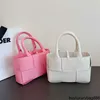 Womens Designer väskor Bottegvveneta Totes väskor lädervävda handväskor 2023 Ny mini checker vävd tygväska med stor kapacitet stilfull och enkel pendling en s hb2x