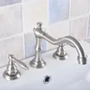 Banyo Lavabo muslukları fırçalanmış nikel pirinç güverte monte çift tutamaklar yaygın 3 delikli musluk mikser su muslukları mnf691
