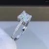 Bagues en grappe poésie du magasin juif princesse carré or blanc Moissanite bague 1ct D VVS mariage de luxe pour les femmes