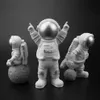 装飾的なオブジェクトの置物3pcsフィギュア宇宙飛行士アクションbeeldje mini diyモデルフィギュアスピルゴードホーム装飾chute240v