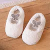 Botlar 12-16cm Çocuklar Kış Ayakkabıları Velvet Katı Kahverengi Bej Sıcak Daireler Bling Kelebek Yumuşak Bebek Zemin Elbise