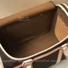 Designer Dog Carrier Airline Godkänd TSA Apprivel Pet Carrier för katter hundar på 10 kg hundhandväska med klassiskt gammalt blommigt bokstavsmönster svart c24