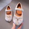 Tênis sapatos de couro de primavera sapatos de meninas princesas fofas pérolas arco bebê menina de fundo macio crianças criança 230424