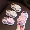 Första vandrare prinsessa barn sommarskor söt båge mjuk andas pvc baby flickor sandaler spänne rem anti slip småbarn barn strand 230424