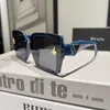 Moda Pradd diseñador de gafas de sol geniales New P Home Gradient Trimmed Triangle para hombres y mujeres Universal INS Network Red Square Frame Street Shot
