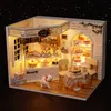 DOMA DOMOWY DOMOWY DOMOWY DO DLOBY Z PRZEDSTAWIENIE DLOBY DLOBY MINIATURE RĘGAMY CASA DE BONECA DIY Zabawki dla dzieci Prezenty urodzinowe CAT Cake Diary H014 230424